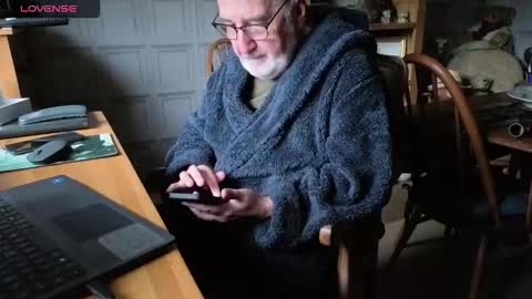 Adam online show from 16, 10, 2025