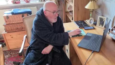 Adam online show from 10, 5, 2026