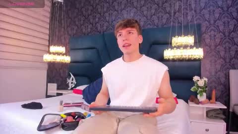 Femboy Max online show from 3, 2, 2026