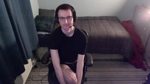 Snapshot of femboyskye chatting on 26, 10, 2025 Skye online show from 26, 10, 2025