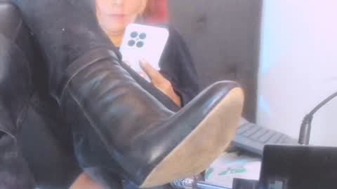 stefannia online show from 6, 12, 2024