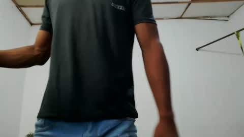 Snapshot of fernandez_latinblack chatting on 4, 1, 2025 fernandez_latinblack online show from 4, 1, 2025