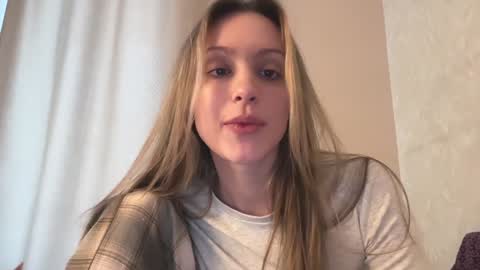 Snapshot of fflloowweerr chatting on 3, 2, 2025 Lisa online show from 3, 2, 2025