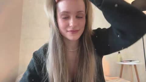 Snapshot of fflloowweerr chatting on 12, 3, 2025 Lisa online show from 12, 3, 2025