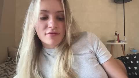 Snapshot of fflloowweerr chatting on 21, 9, 2025 Lisa online show from 21, 9, 2025