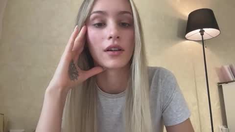 Snapshot of fflloowweerr chatting on 4, 10, 2025 Lisa online show from 4, 10, 2025