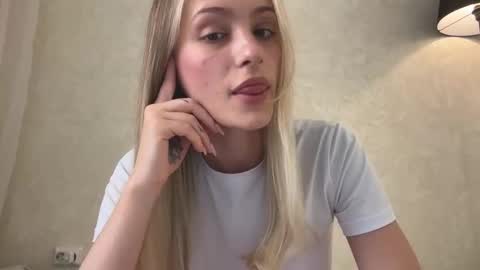 Snapshot of fflloowweerr chatting on 8, 10, 2025 Lisa online show from 8, 10, 2025