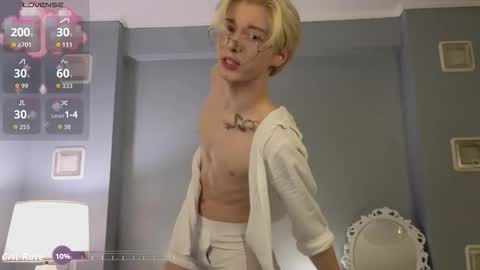 Snapshot of fiachand chatting on 8, 10, 2025 Thomas online show from 8, 10, 2025