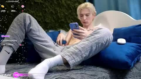 Snapshot of fiachand chatting on 15, 11, 2025 Thomas online show from 15, 11, 2025