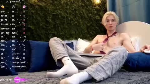 Snapshot of fiachand chatting on 16, 11, 2025 Thomas online show from 16, 11, 2025