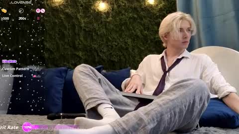 Snapshot of fiachand chatting on 23, 11, 2025 Thomas online show from 23, 11, 2025