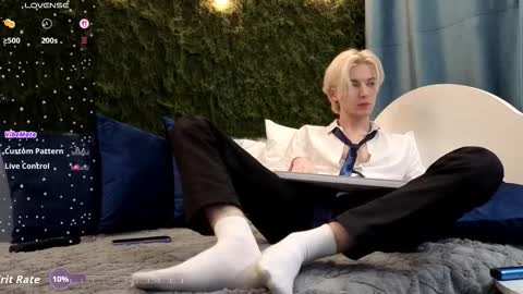 Snapshot of fiachand chatting on 30, 11, 2025 Thomas online show from 30, 11, 2025