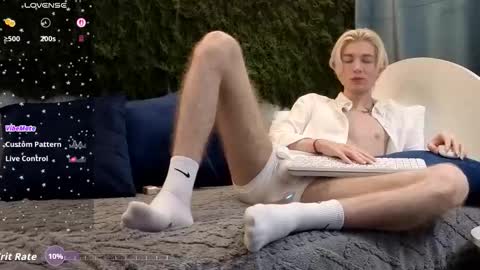 Snapshot of fiachand chatting on 3, 12, 2025 Thomas online show from 3, 12, 2025