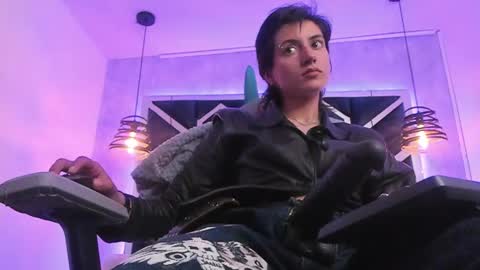   online show from 10, 1, 2025