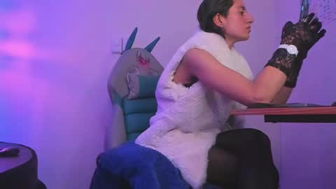   online show from 24, 1, 2025