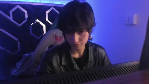   online show from 17, 2, 2025