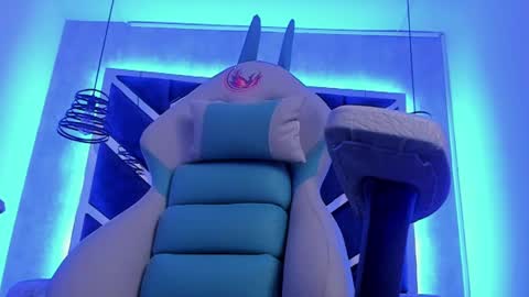   online show from 17, 2, 2025