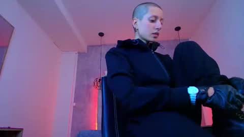   online show from 10, 10, 2025