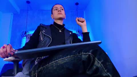   online show from 14, 11, 2025