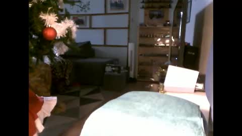 fifi010203 online show from 5, 12, 2025