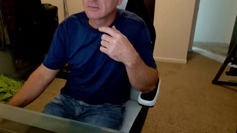 Snapshot of finding_ross chatting on 1, 11, 2025 Ross online show from 1, 11, 2025