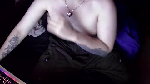 Snapshot of findiryts_2 chatting on 13, 10, 2025 Alice and Max online show from 13, 10, 2025