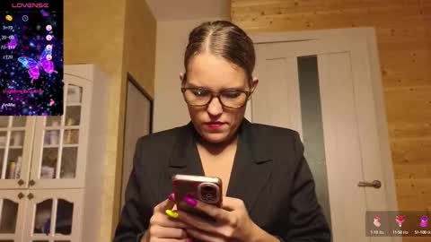 Snapshot of findom_lady_shine chatting on 21, 9, 2025 Lady online show from 21, 9, 2025