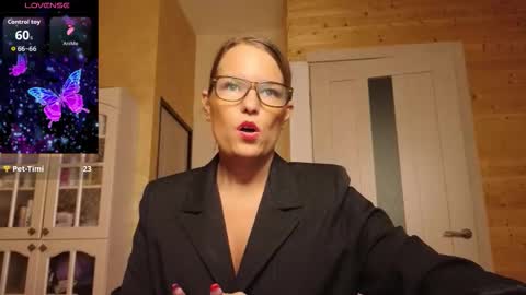 Lady online show from 5, 10, 2025