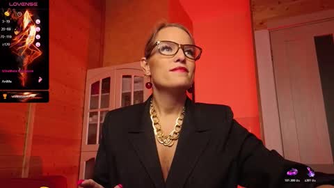 Snapshot of findom_lady_shine chatting on 28, 11, 2025 Lady online show from 28, 11, 2025