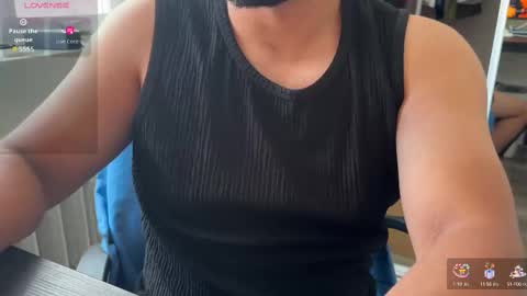 Snapshot of finition_ chatting on 8, 9, 2025 finition_ online show from 8, 9, 2025