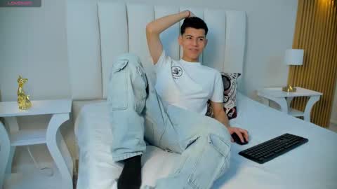 Nicolas online show from 6, 11, 2025