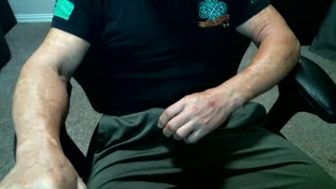 Snapshot of fitguy40 chatting on 26, 4, 2026 fitguy40 online show from 26, 4, 2026