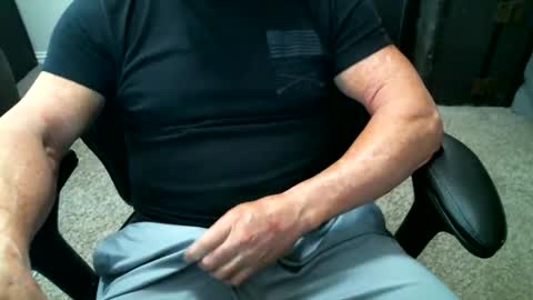 Snapshot of fitguy40 chatting on 8, 5, 2026 fitguy40 online show from 8, 5, 2026