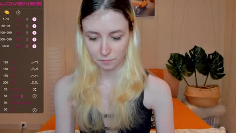 Snapshot of fleximona chatting on 8, 12, 2024 FlexiMona online show from 8, 12, 2024