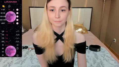 Snapshot of fleximona chatting on 1, 2, 2025 FlexiMona online show from 1, 2, 2025