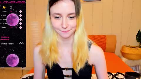Snapshot of fleximona chatting on 14, 2, 2025 FlexiMona online show from 14, 2, 2025