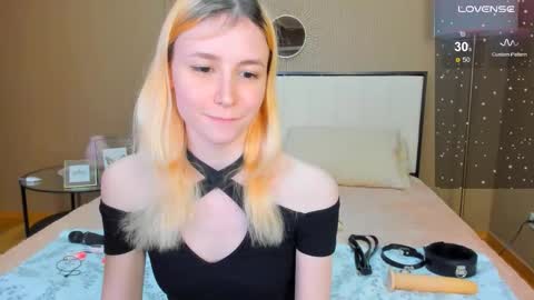 Snapshot of fleximona chatting on 9, 10, 2025 FlexiMona online show from 9, 10, 2025