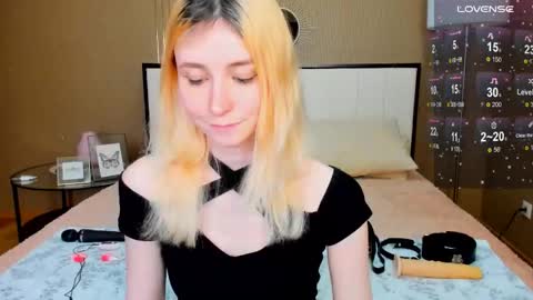 Snapshot of fleximona chatting on 10, 10, 2025 FlexiMona online show from 10, 10, 2025