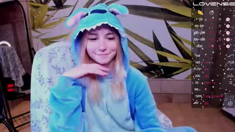 Snapshot of fleximona chatting on 19, 10, 2025 FlexiMona online show from 19, 10, 2025