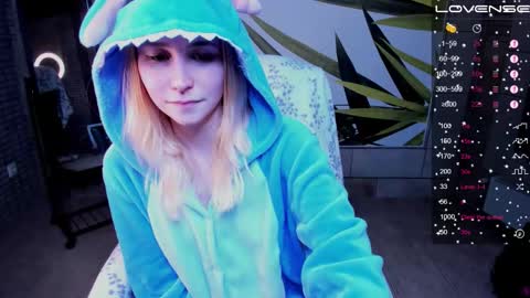 Snapshot of fleximona chatting on 19, 10, 2025 FlexiMona online show from 19, 10, 2025