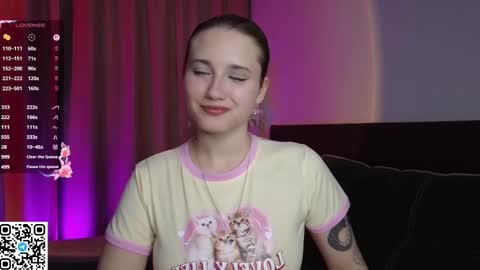 Snapshot of flirtbubble chatting on 7, 10, 2025 Doloras online show from 7, 10, 2025