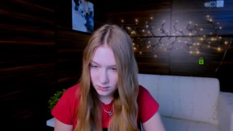 Snapshot of flora_ri chatting on 25, 1, 2025 just ask me online show from 25, 1, 2025