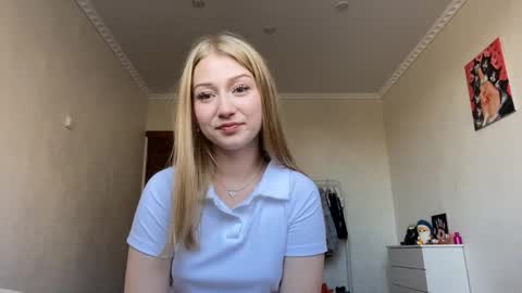 Snapshot of florencesilverthorn chatting on 23, 9, 2025 May online show from 23, 9, 2025