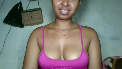 Snapshot of florencia011 chatting on 4, 11, 2025 florencia011 online show from 4, 11, 2025