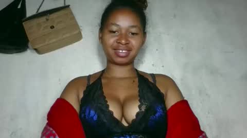 Snapshot of florencia011 chatting on 8, 11, 2025 florencia011 online show from 8, 11, 2025