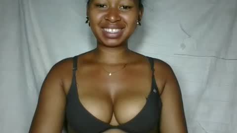 Snapshot of florencia011 chatting on 21, 11, 2025 florencia011 online show from 21, 11, 2025