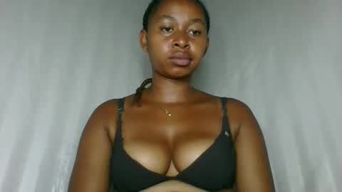 Snapshot of florencia011 chatting on 15, 12, 2025 florencia011 online show from 15, 12, 2025