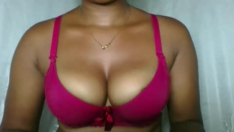 Snapshot of florencia011 chatting on 16, 12, 2025 florencia011 online show from 16, 12, 2025