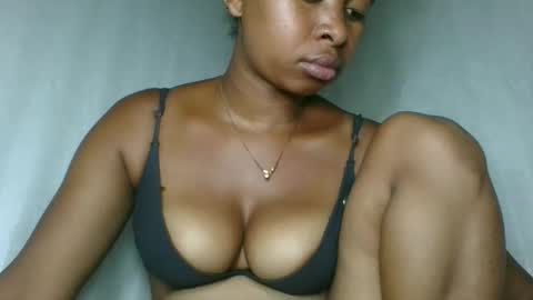 Snapshot of florencia011 chatting on 18, 12, 2025 florencia011 online show from 18, 12, 2025