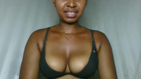 Snapshot of florencia011 chatting on 20, 12, 2025 florencia011 online show from 20, 12, 2025